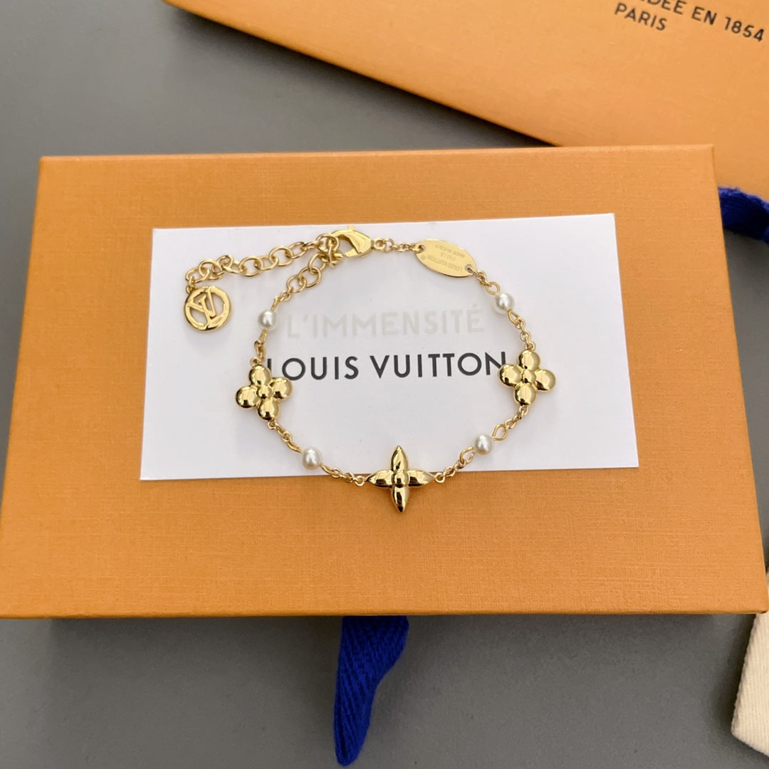 High-Quality Gold-Flower Pearl Bracelet product image 2, provided for visual reference and product detail review