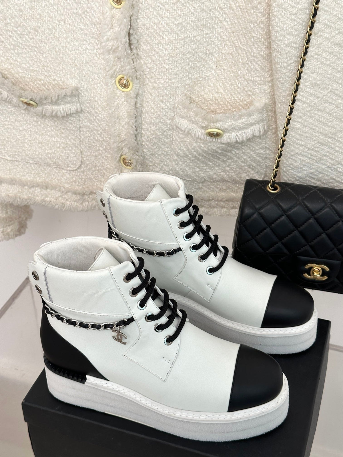 2023 Chain double CC fashion ankle boots-S25 product image 1, provided for visual reference and product detail review