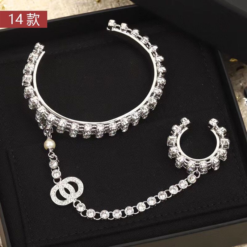 New diamond inlaid bracelet in 2022 product image 20, provided for visual reference and product detail review