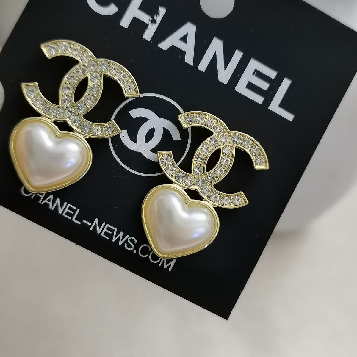 22 years old new diamond-set stud earrings product image 8, provided for visual reference and product detail review