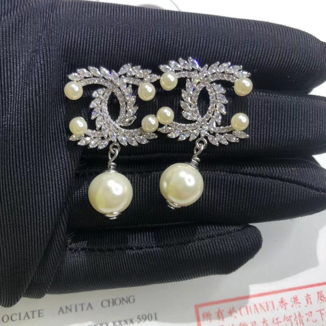 Zircon inlaid pearl steel needle earrings product image 6, provided for visual reference and product detail review