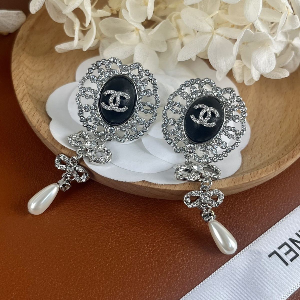 Autumn and Winter 2022 New Popular Earrings product image 2, provided for visual reference and product detail review