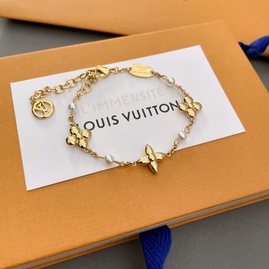 High-Quality Gold-Flower Pearl Bracelet product image 3, provided for visual reference and product detail review