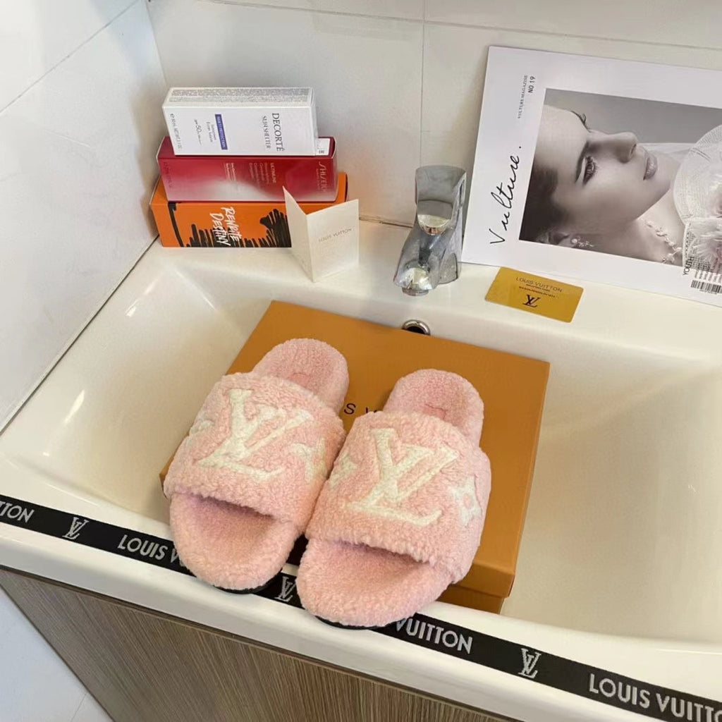 2023 VL Autumn and Winter lamb hair slippers product image 3, provided for visual reference and product detail review