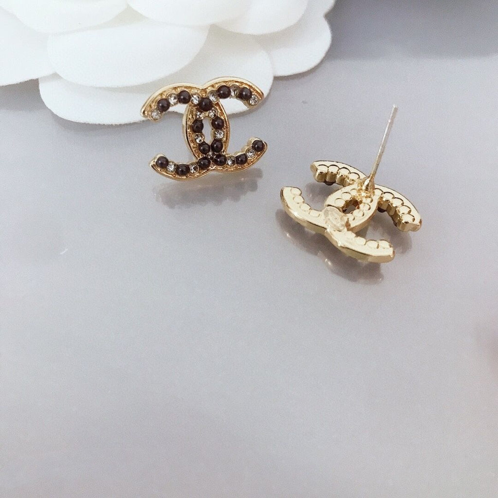 Luxury earrings product image 2, provided for visual reference and product detail review