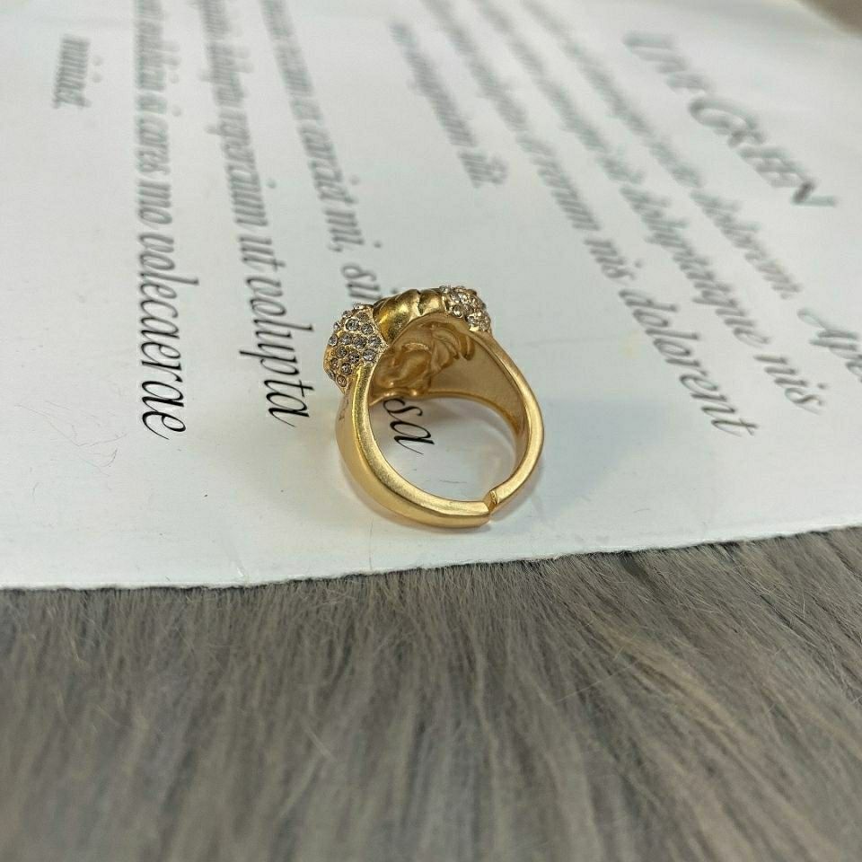 Ring inlaid with diamond product image 2, provided for visual reference and product detail review