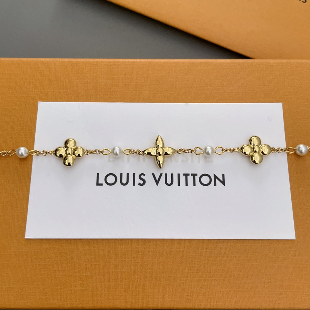 High-Quality Gold-Flower Pearl Bracelet product image 4, provided for visual reference and product detail review