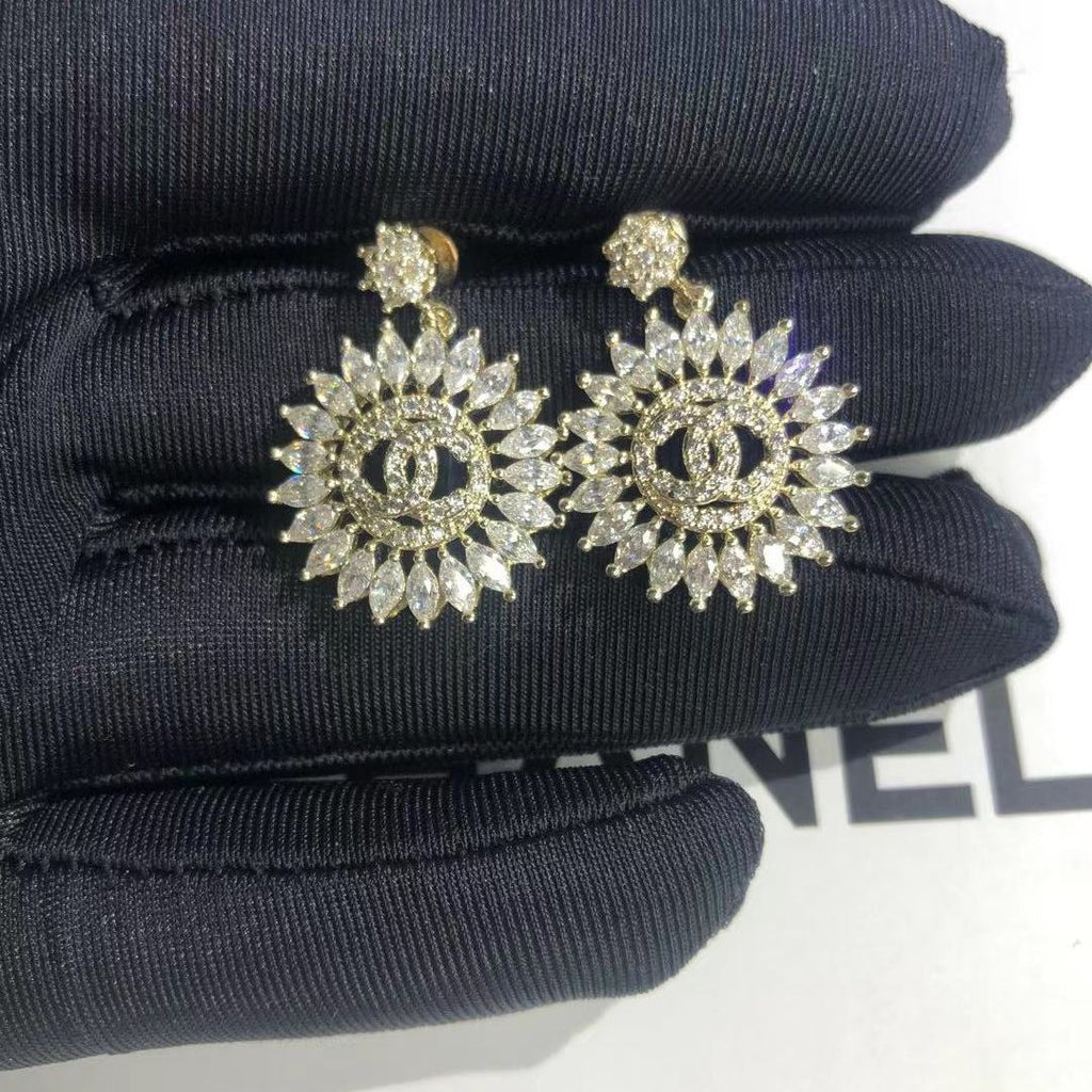 Zircon inlaid pearl steel needle earrings product image 13, provided for visual reference and product detail review