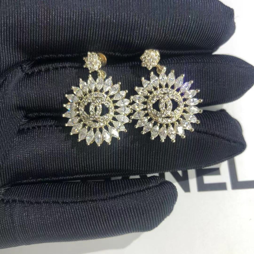 Zircon inlaid pearl steel needle earrings product image 13, provided for visual reference and product detail review