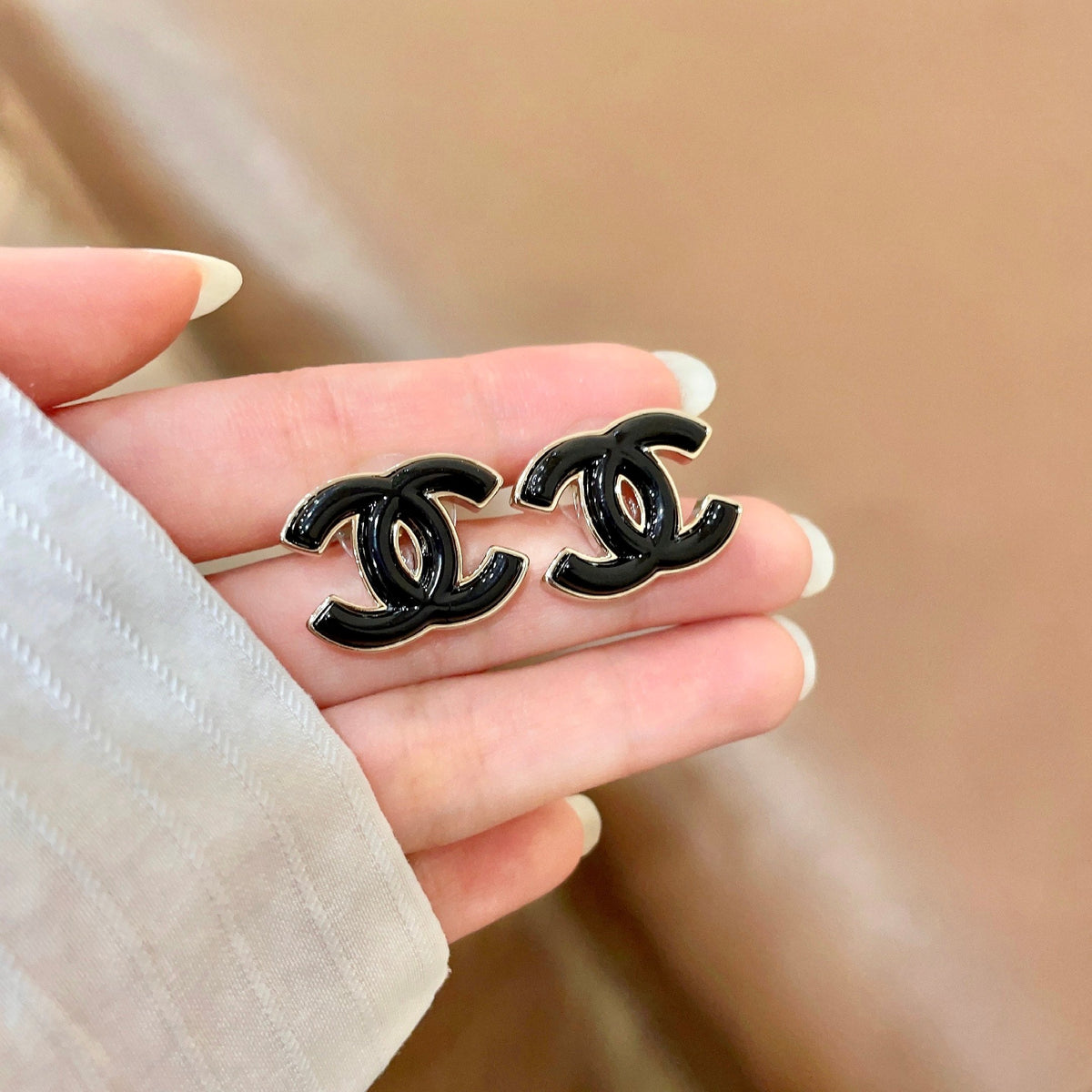 High-Quality Stud Earrings-132 product image 2, provided for visual reference and product detail review