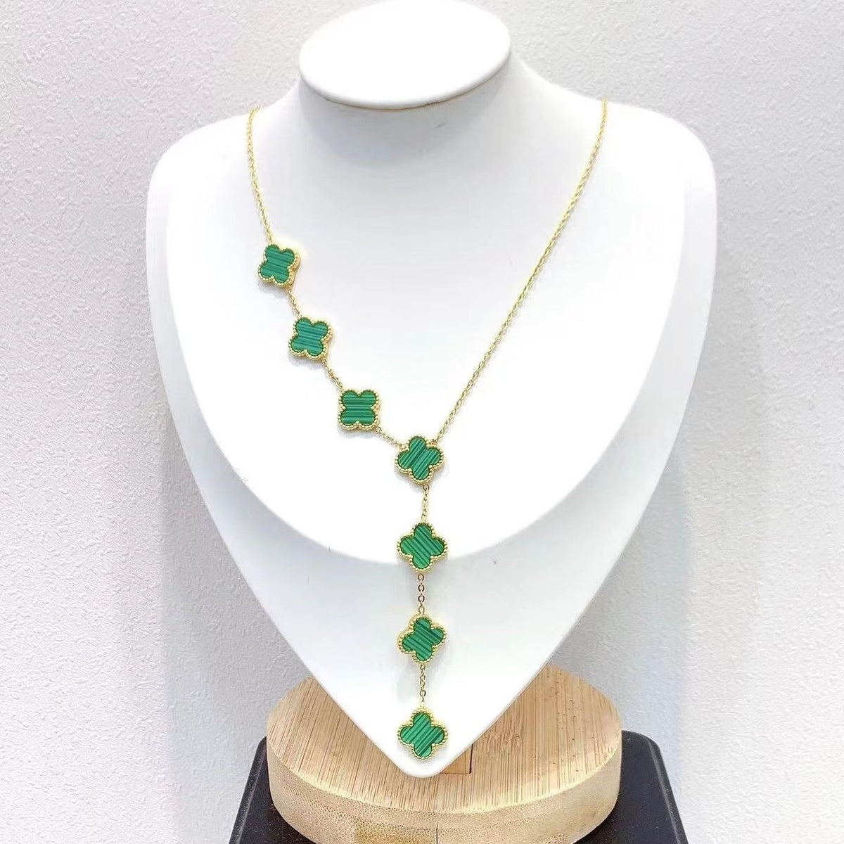 2023 New Fashion Clover Necklace product image 5, provided for visual reference and product detail review