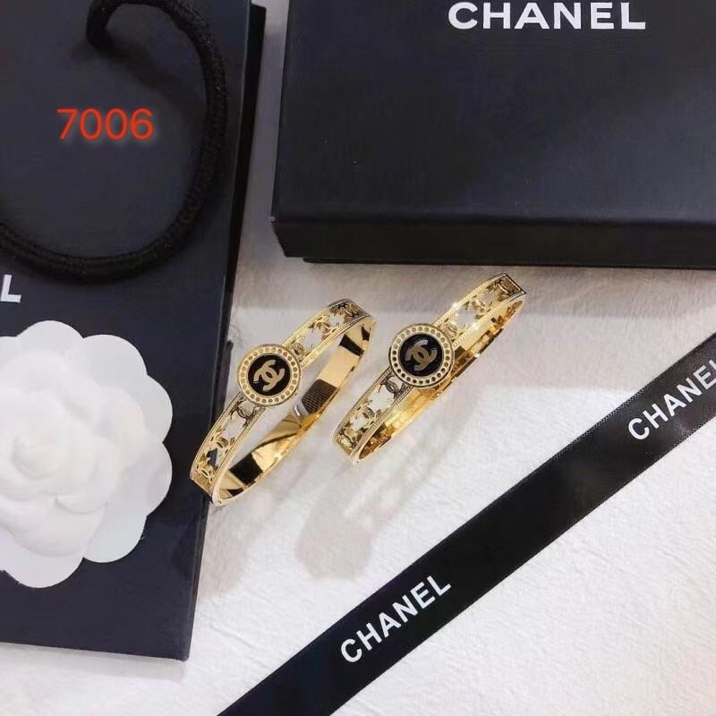 2022 Luxury Color Contrast Double C Bracelet product image 5, provided for visual reference and product detail review
