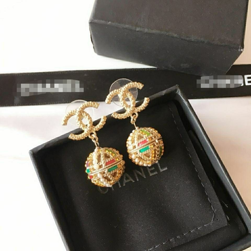 Skeleton ball pearl earrings product image 3, provided for visual reference and product detail review