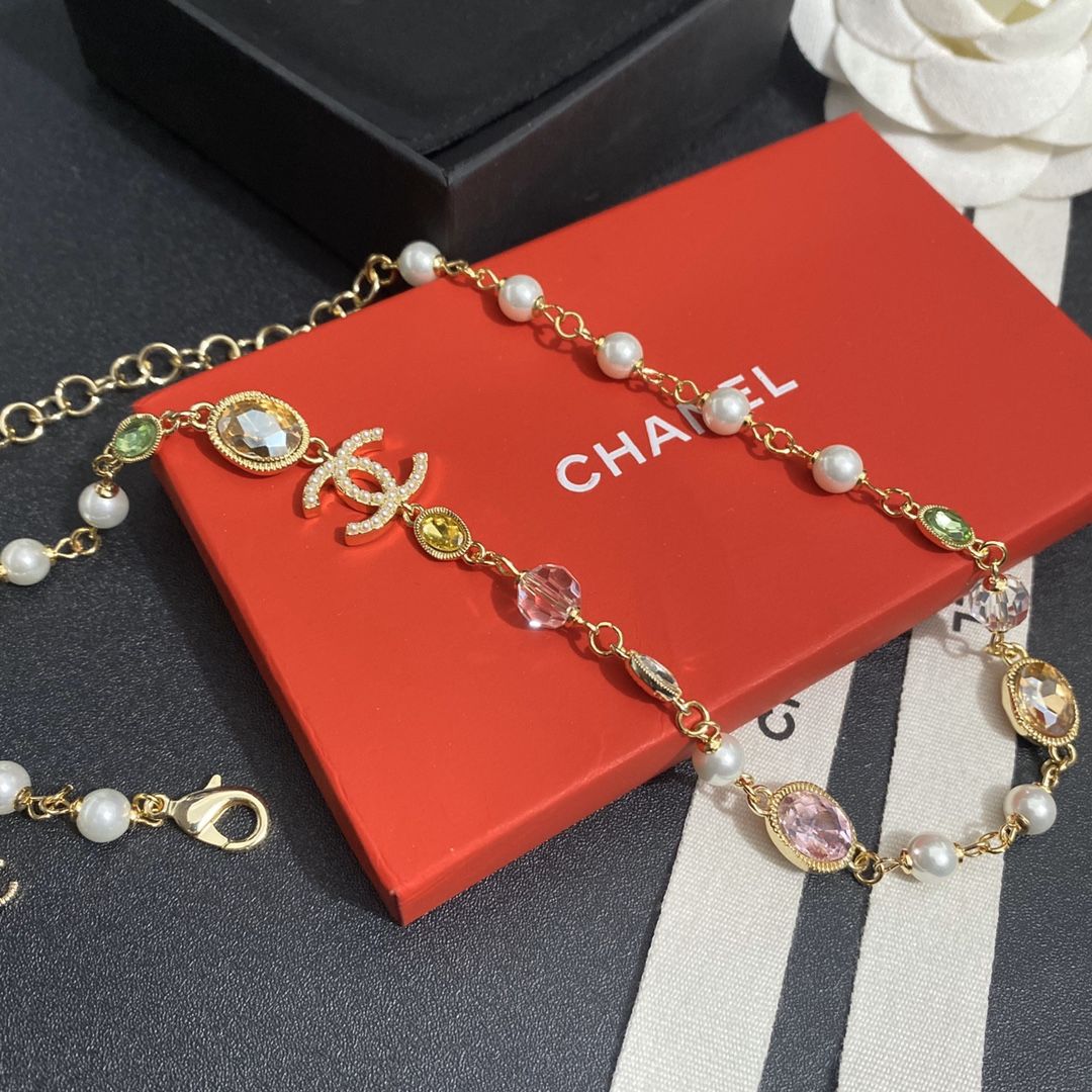 Oval Colorful Crystal Neckchain product image 4, provided for visual reference and product detail review