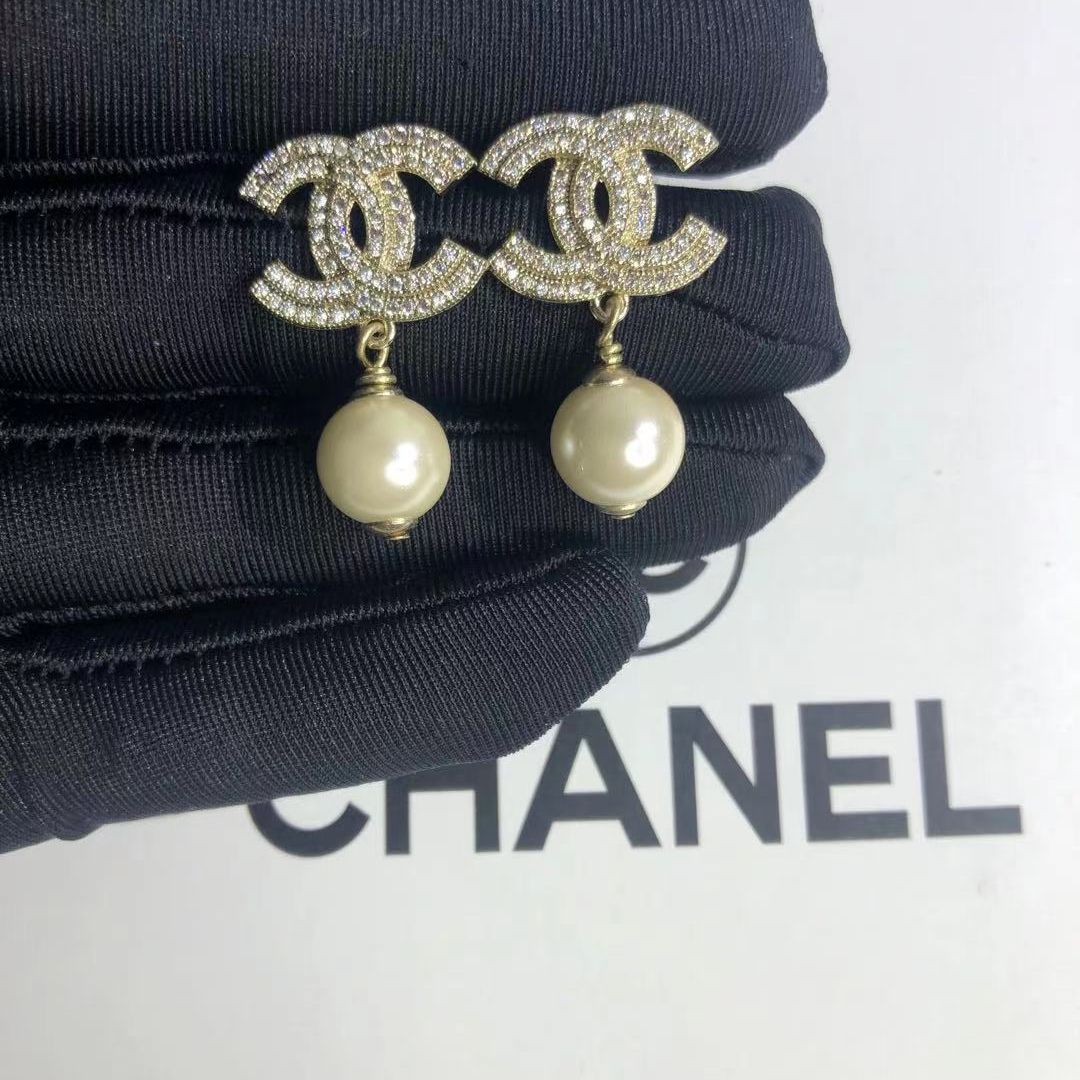 Zircon inlaid pearl steel needle earrings product image 18, provided for visual reference and product detail review