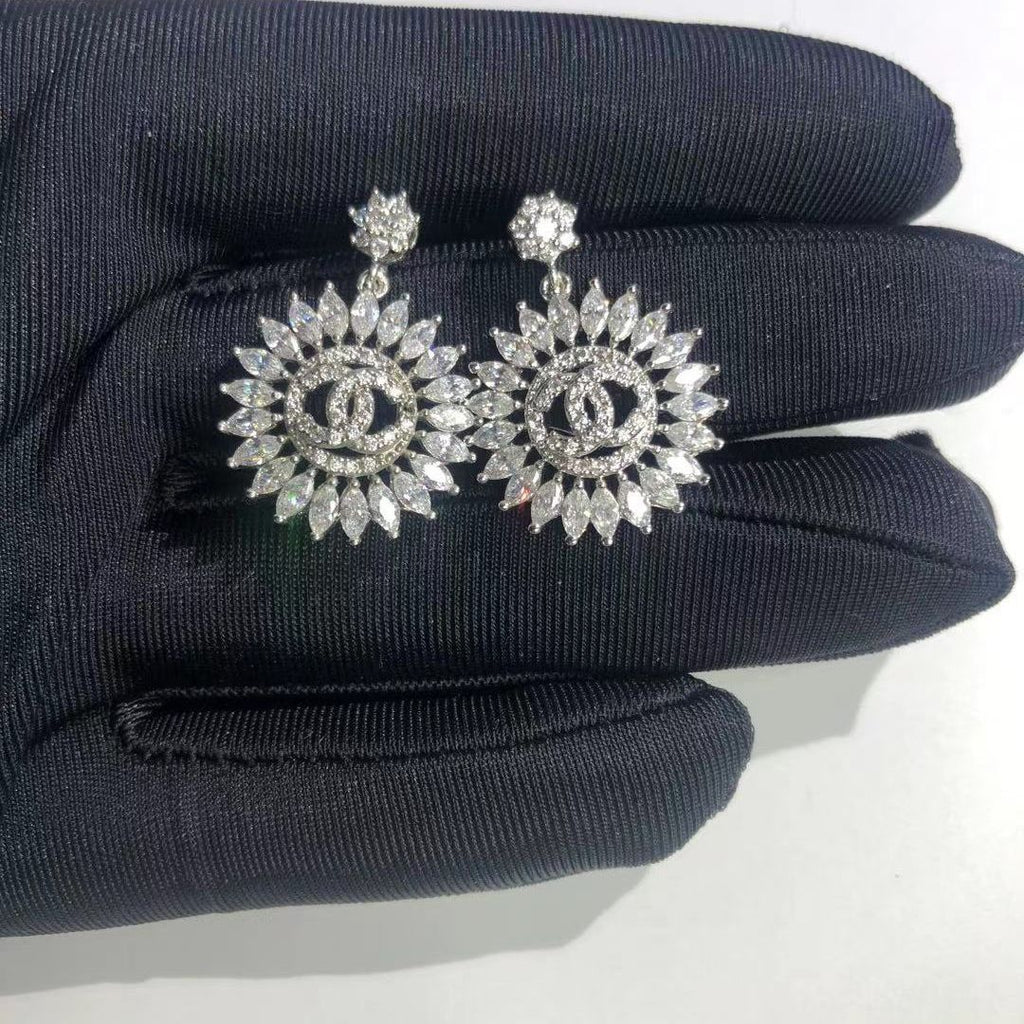 Zircon inlaid pearl steel needle earrings product image 12, provided for visual reference and product detail review