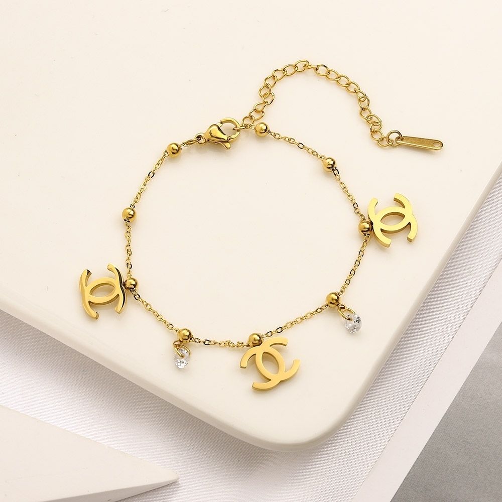 Bracelet double C luxury bracelet product image 13, provided for visual reference and product detail review