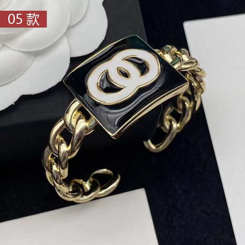 New diamond inlaid bracelet in 2022 product image 4, provided for visual reference and product detail review