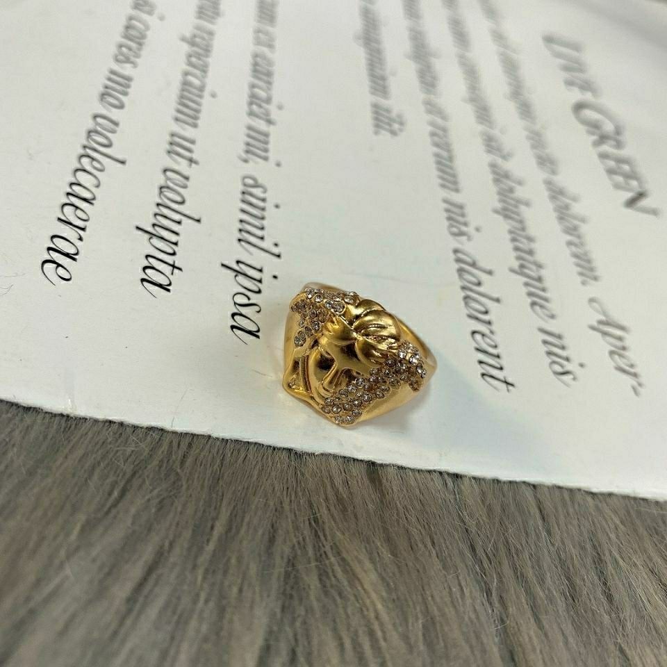Ring inlaid with diamond product image 5, provided for visual reference and product detail review