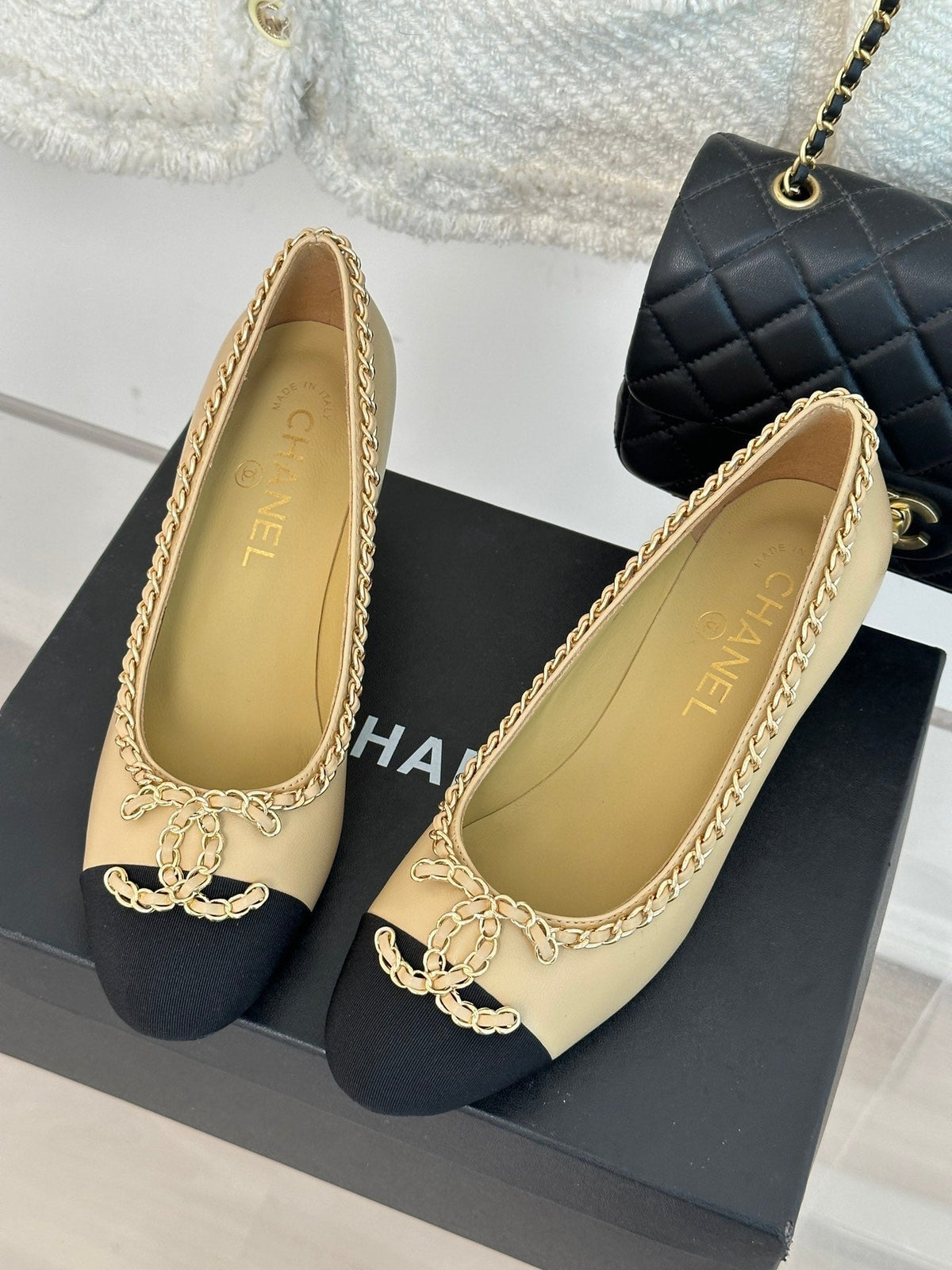 2023 CC Chain Double C Chunky Heel Shoes -S44 product image 1, provided for visual reference and product detail review