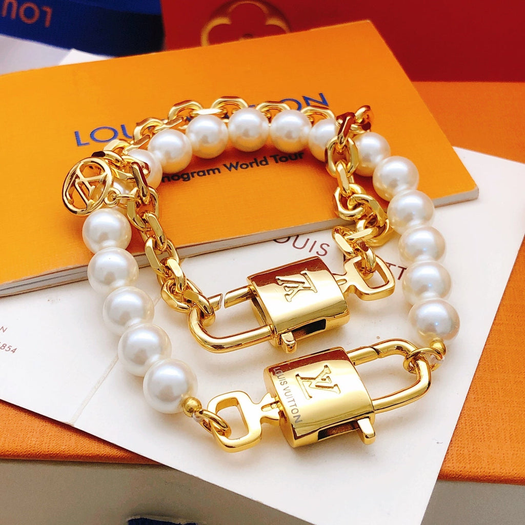 Double-Layer Pearl Bracelet with Clasp product image 2, provided for visual reference and product detail review