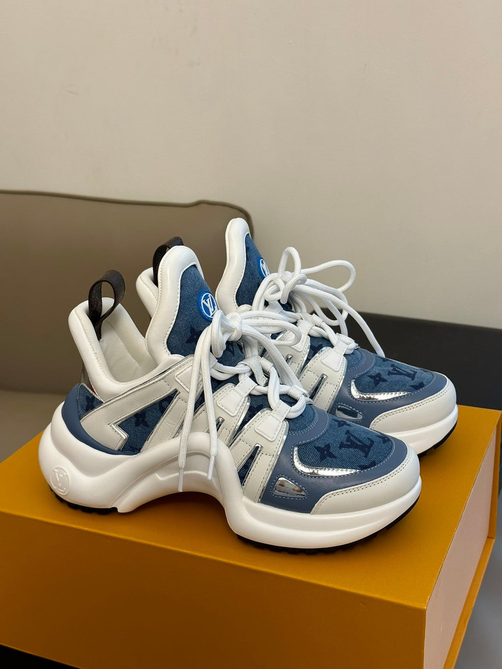 2023 VL Calfskin & Tech Mesh Shoes -S38 product image 2, provided for visual reference and product detail review