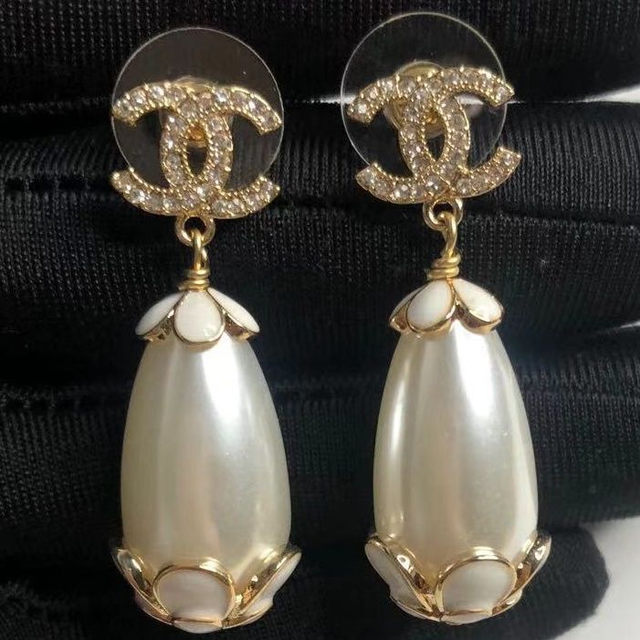 (C earrings) Small fragrant vintage earrings product image 5, provided for visual reference and product detail review