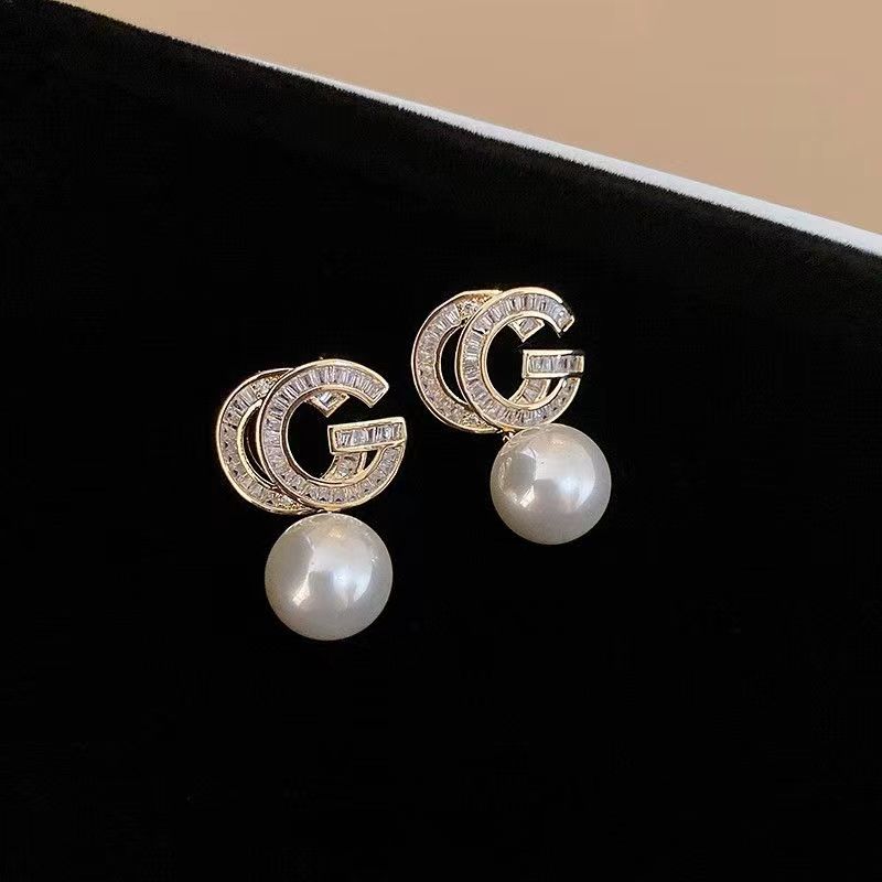Small fragrant diamond pearl earrings product image 14, provided for visual reference and product detail review
