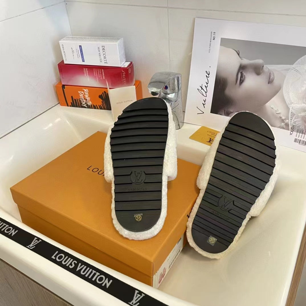 2023 VL Autumn and Winter lamb hair slippers product image 8, provided for visual reference and product detail review