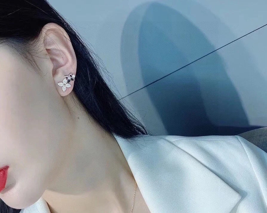 High-Quality, Classic, and Versatile Stud Earrings product image 6, provided for visual reference and product detail review