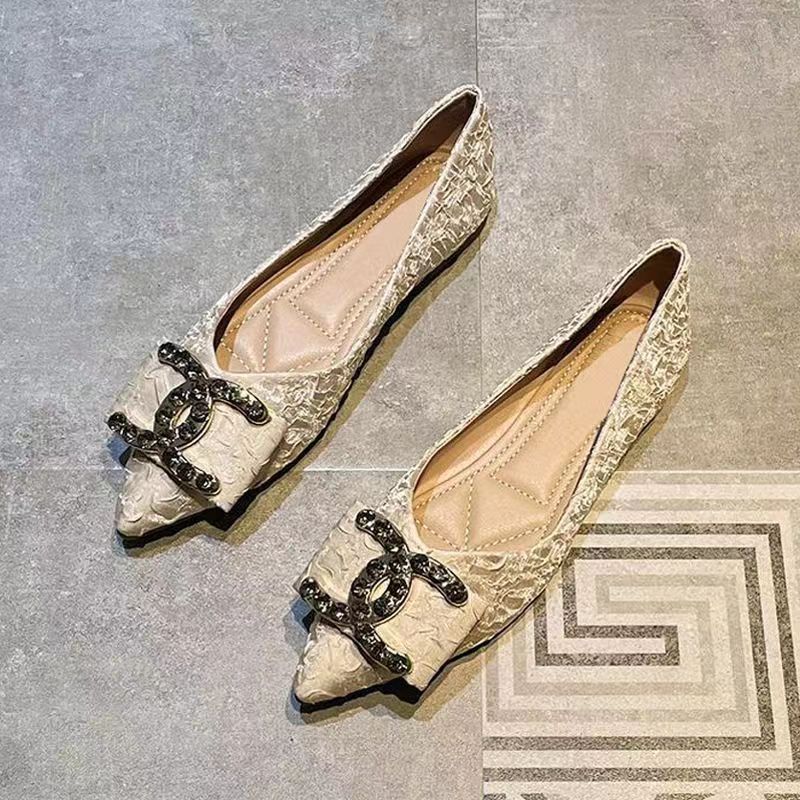 New Crystal Glitter Pointed flat shoes product image 3, provided for visual reference and product detail review