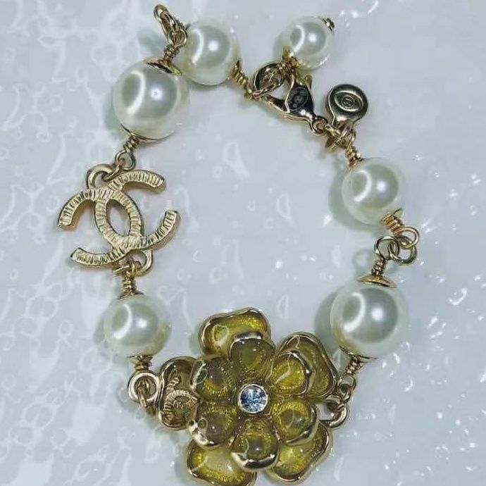 Xiaoxiang classic vintage brass bracelet product image 2, provided for visual reference and product detail review
