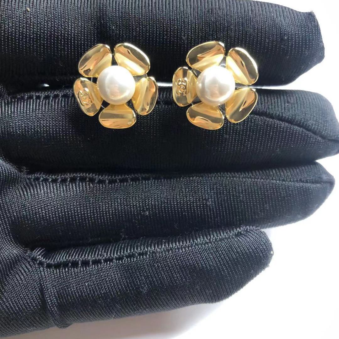 (C earrings) Small fragrant vintage earrings product image 38, provided for visual reference and product detail review