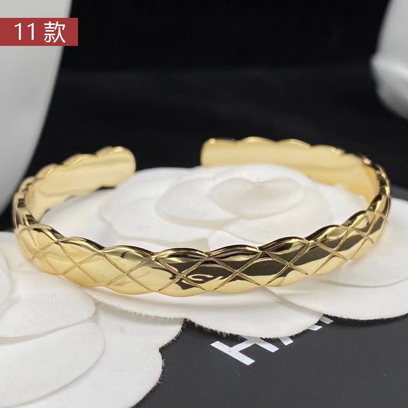 New diamond inlaid bracelet in 2022 product image 17, provided for visual reference and product detail review