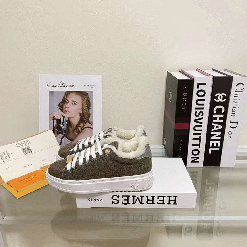 2023 VL lamb hair sneakers product image 2, provided for visual reference and product detail review