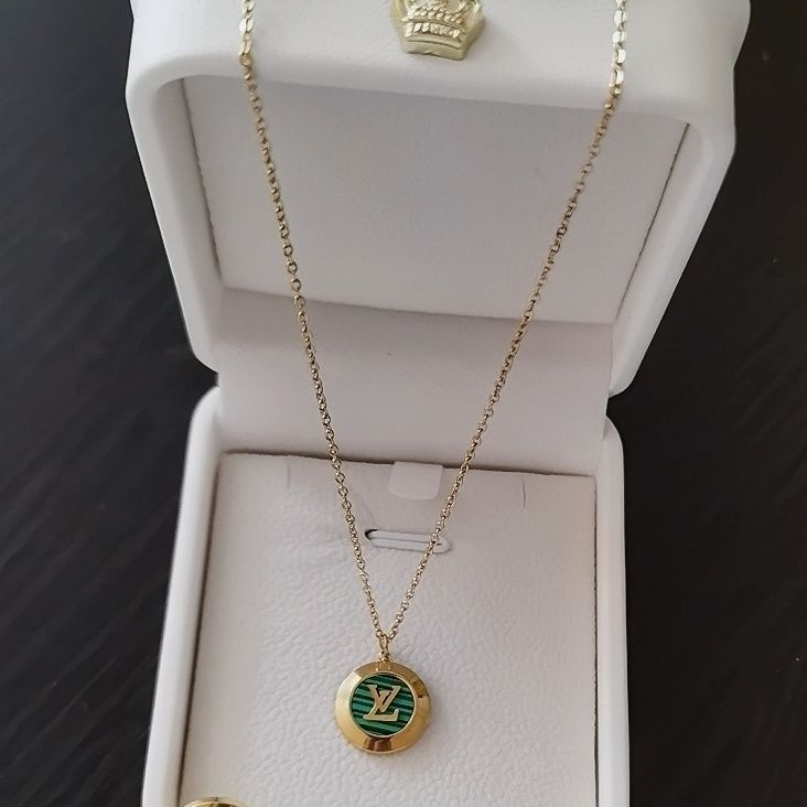 2022 new letter VL vintage necklace product image 4, provided for visual reference and product detail review
