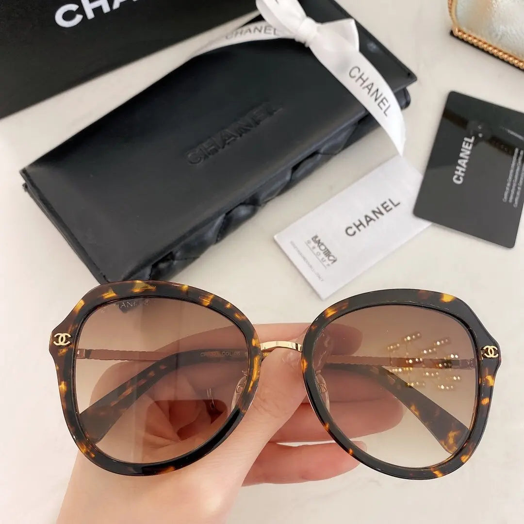 5 Colors Retro Gradients Sunglasses product image 6, provided for visual reference and product detail review