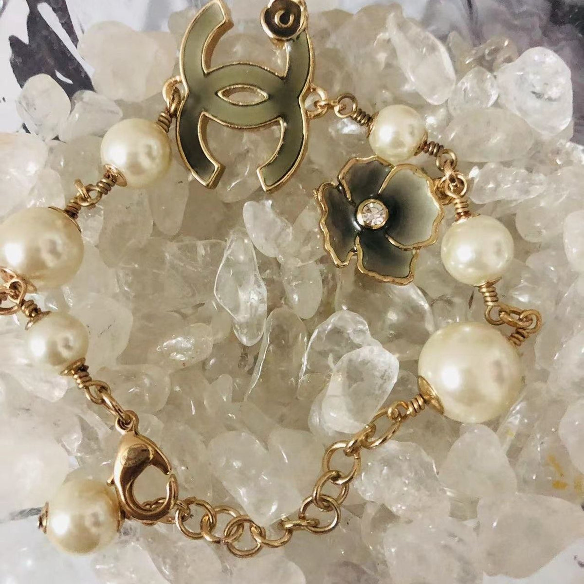 Xiaoxiang classic vintage brass bracelet product image 41, provided for visual reference and product detail review