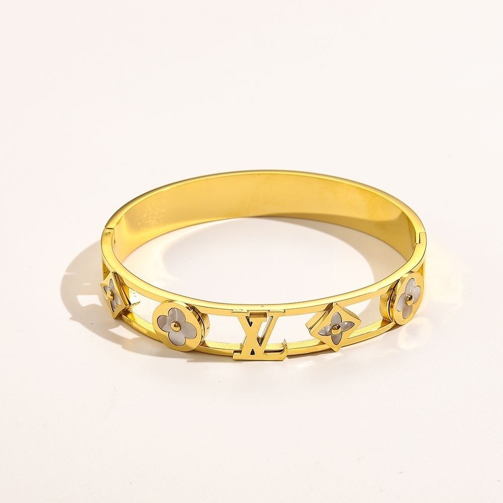 2022 titanium steel four-leaf clover bracelet product image 7, provided for visual reference and product detail review