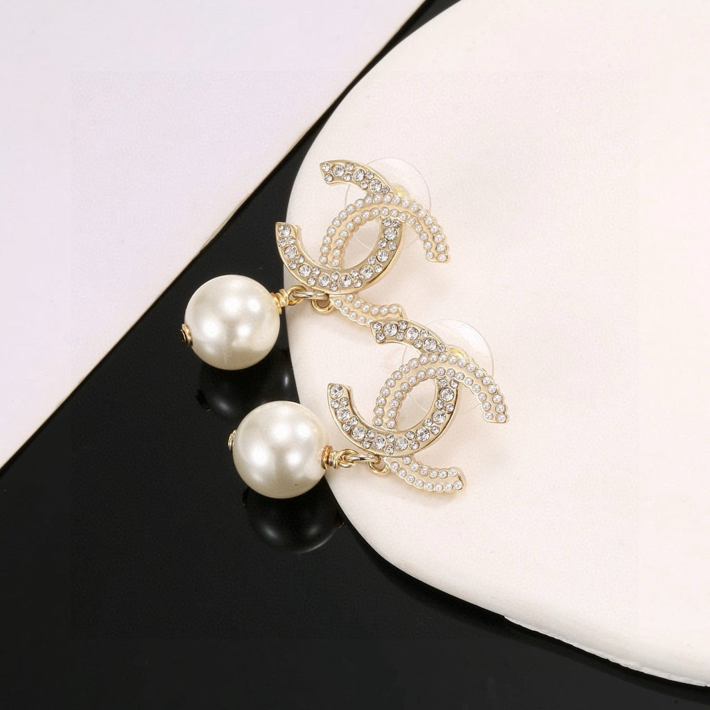 High-Quality Stud Earrings-111 product image 5, provided for visual reference and product detail review