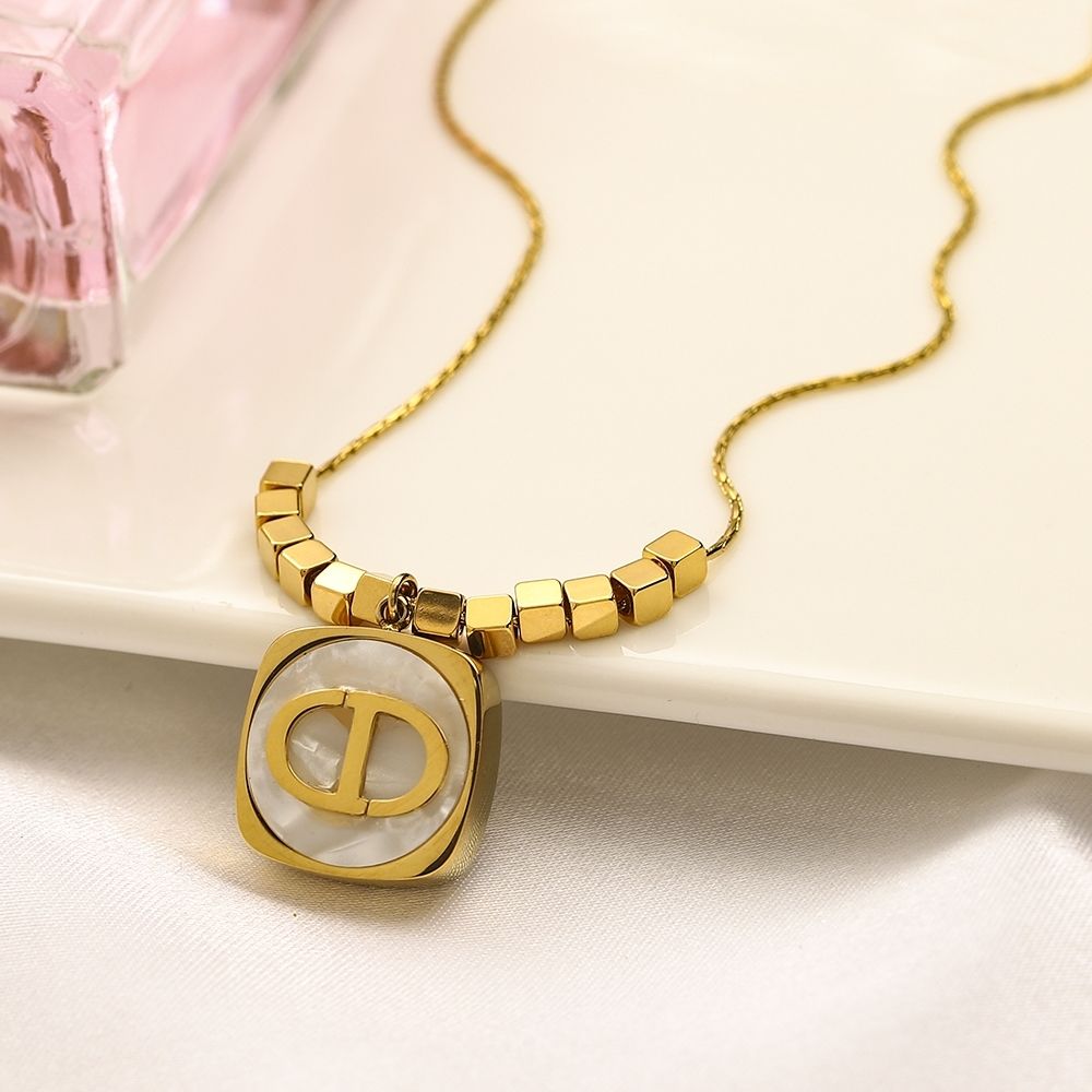 Fashion simple titanium steel gold-plated necklace product image 4, provided for visual reference and product detail review