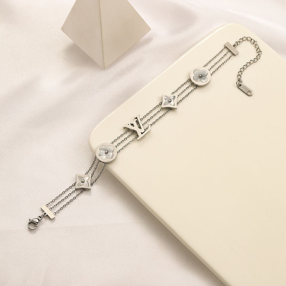 Bracelet double C luxury bracelet product image 8, provided for visual reference and product detail review