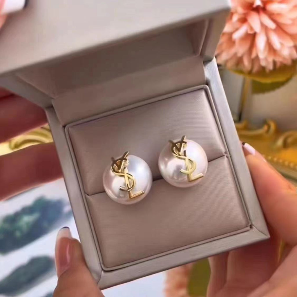 Small fragrant diamond pearl Earrings product image 22, provided for visual reference and product detail review