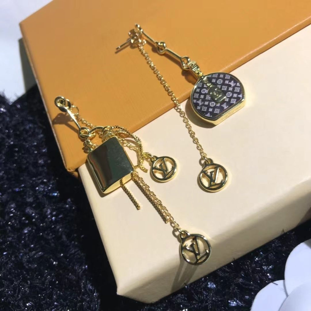 Female necklace pendant bracelet earrings product image 6, provided for visual reference and product detail review
