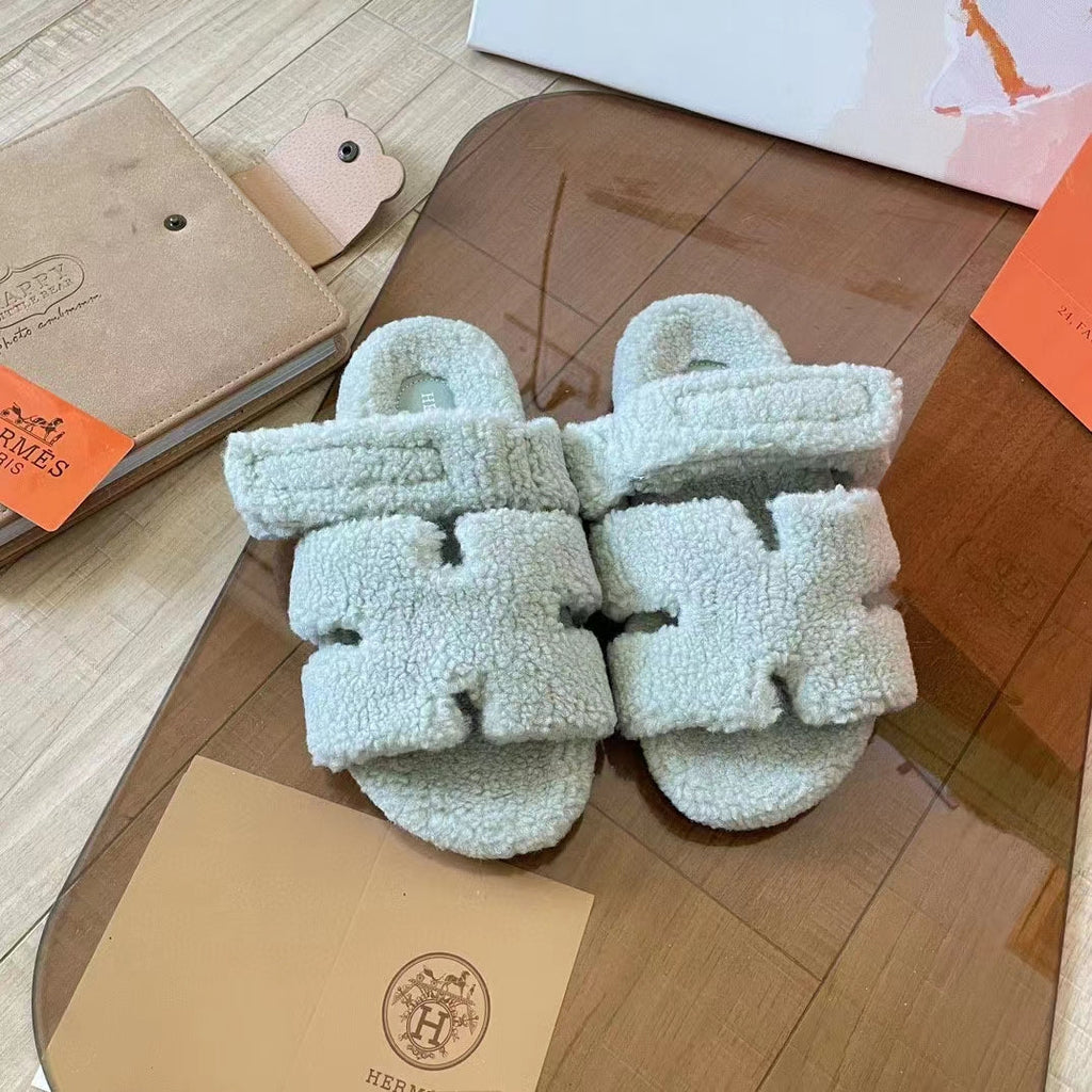 2023 Autumn and Winter lamb hair slippers product image 4, provided for visual reference and product detail review