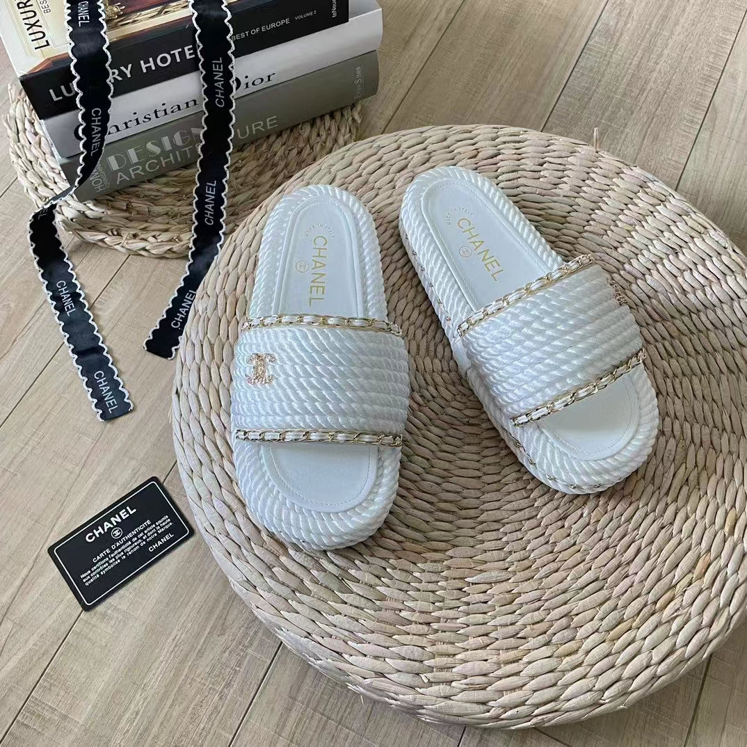 2023 Fashionable slippers product image 4, provided for visual reference and product detail review