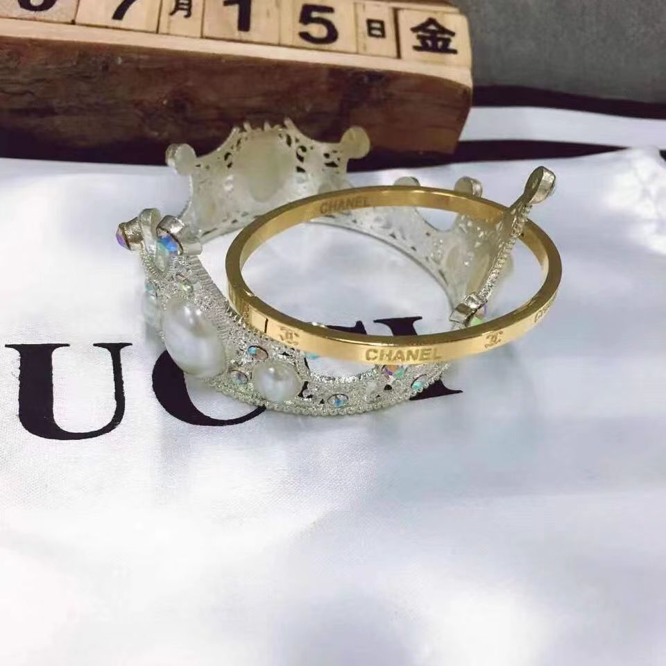 2023 New Fashion diamond Bracelet product image 8, provided for visual reference and product detail review