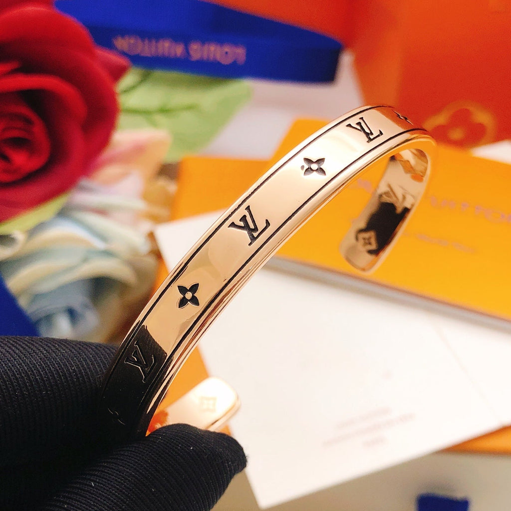 High-Quality Polished Bangle product image 1, provided for visual reference and product detail review