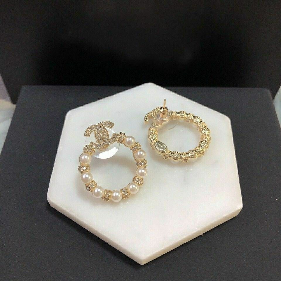 Diamond-set pearl ring stud earrings product image 3, provided for visual reference and product detail review