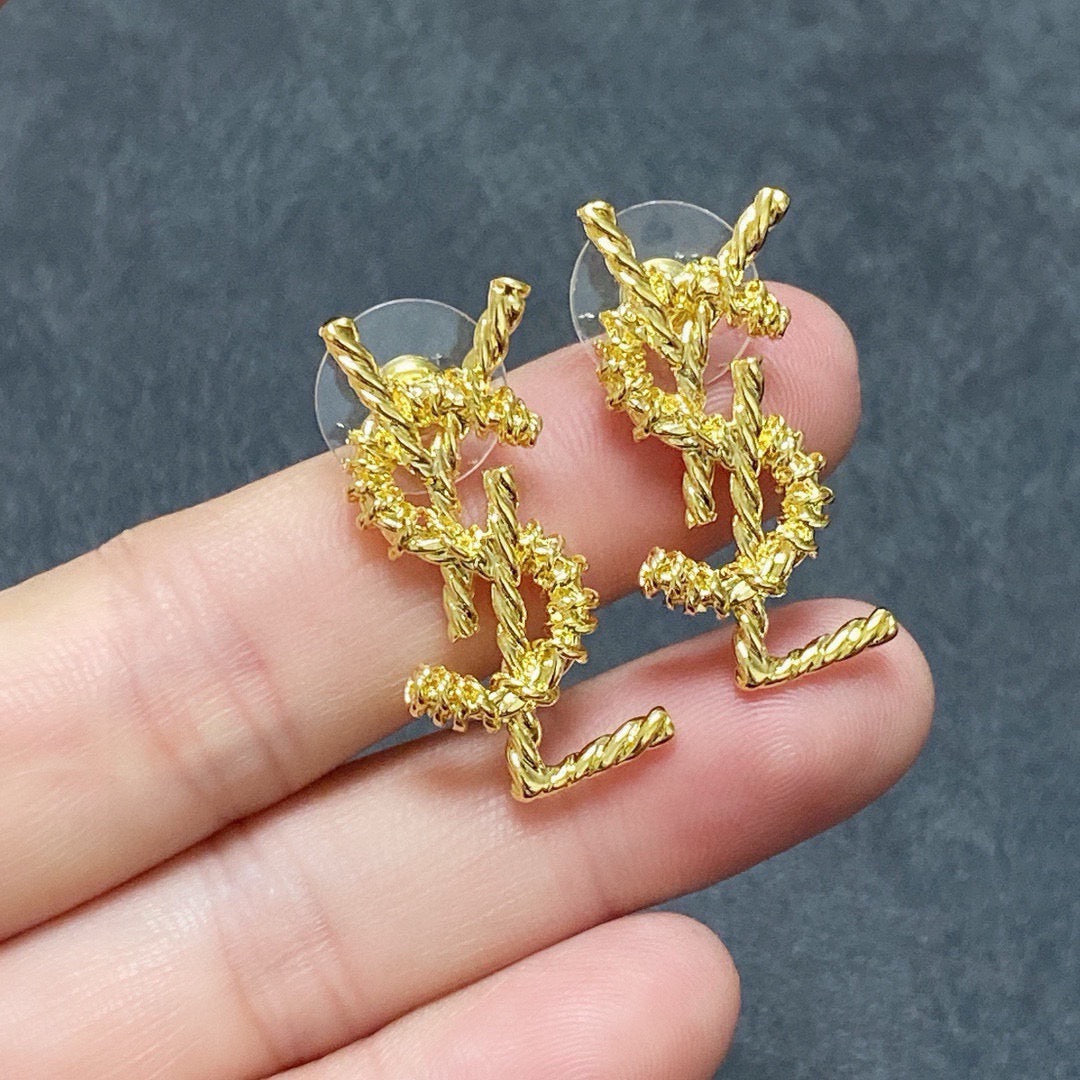 High-Quality Stud Earrings-56 product image 8, provided for visual reference and product detail review